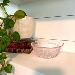 VINTAGE Elegant Pink Glass Bowl with Grape Design by Dalzell Viking made in USA
